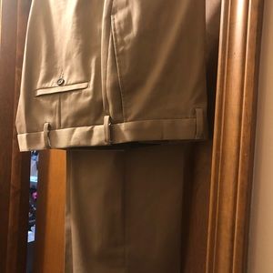 HAGGAR MENS KHAKI DRESS PANTS EUC
